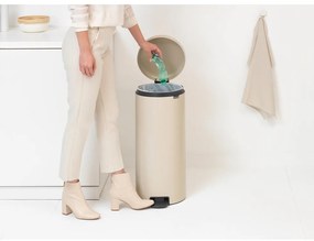 Bézs acél pedálos szemetes 30 l NewIcon – Brabantia
