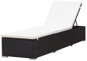 barna polyrattan napozóágy krémfehér párnával