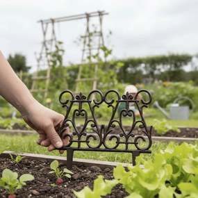 Leszúrható öntöttvas ágyásszegély, 26,5 x 27 cm