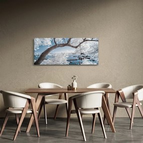 A víz mellett egy havas fa képe (120x50 cm)