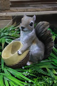 Barna dekor mókus tállal a kezében 23cm