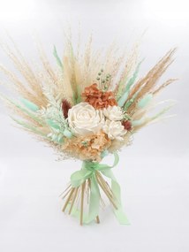 Menyasszonyi csokor szárított virágokból és fűfélékből