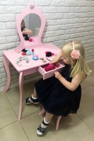 Rózsaszín gyermek fésülködőasztal székkel