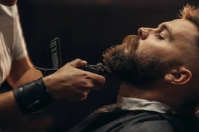 Fotográfia Young bearded man getting beard haircut, zamrznutitonovi