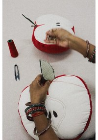 Pamut gyerek párna ø 30 cm Apple – Lorena Canals