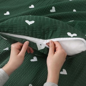 Goldea karácsonyi krepp párnahuzat - szívecskék, sötétzöld alapon 40 x 40 cm