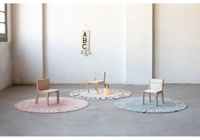 Világoskék mosható kézi szövésű pamut gyerek szőnyeg ø150 cm ABC Vintage Blue – Lorena Canals