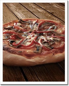 Poszterek keretben 40x50 Pizza egy fa asztalon