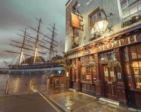 Poszter 76x60,5cm Cutty Sark és a kocsma Gipsy Moth, Assaf Frank