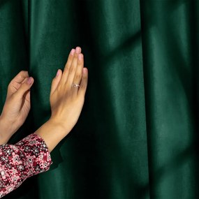 Sötétzöld bársony dimout (részleges sötétítő) függöny 140x245 cm Pleat – Restilo