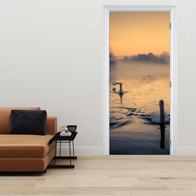 Fotótapéta ajtóra - Hattyúk a vízen és a ködben (95x205cm)