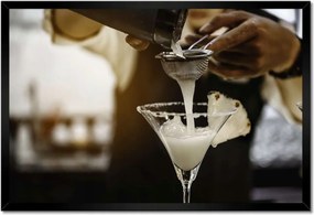 Poszterek keretben 60x40 A csapos kinyitja a palackot