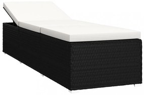 krémfehér polyrattan napozóágy párnával és teázóasztallal