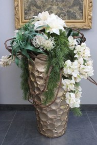 Arany-fehér színű virágkompozíció "Luxory" 83cm