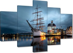 Képek 150x105 Vitorláshajó a kikötőben éjszaka