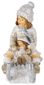 Szánkózó kislány babával karácsonyi dekorációs figura