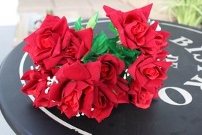 Piros mű csokor 14 rózsából 45cm