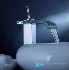 Mosdócsaptelep EYN EYN0145 LED-világítással és vízeséses kifolyóval, többféle színváltozatban