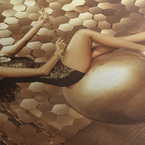 Egy nő képe egy arany szobában (120x50 cm)
