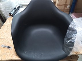 AKCIÓ Fekete étkezőszék LIZBONA II. osztály