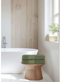 Sötétzöld frottír pamut fürdőlepedő szett 2 db-os 70x140 cm – Good Morning