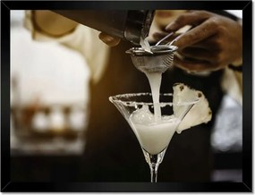 Poszterek keretben 40x30 A csapos kinyitja a palackot