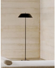 Fekete állólámpa fém búrával (magasság 153 cm) Sayra – Kave Home