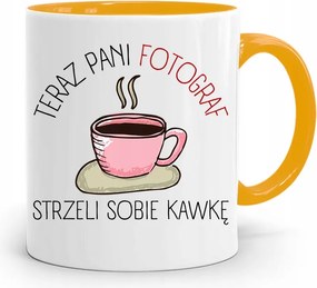 Sárga Fotós Bögre A Fotós Lő Magának Egy Kávét, fényképes nyomattal