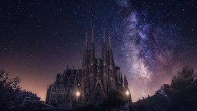 Fotográfia Milky Way and Basilica and Sagrada Familia, Carlos Fernandez