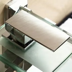 Fali kádtöltő csaptelep EYN SK9024 LED-világítással, üveg vízeséskifolyóval és króm felülettel