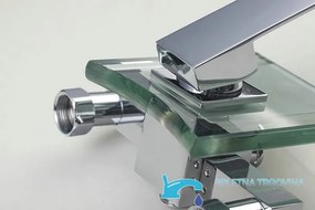 Fali kádtöltő csaptelep EYN SK9024 LED-világítással, üveg vízeséskifolyóval és króm felülettel