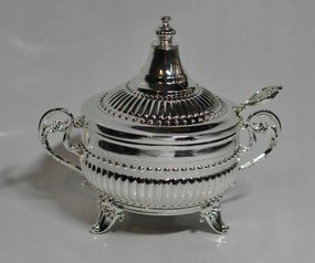 Ezüst színű cukortartó plattírozott fém kanál