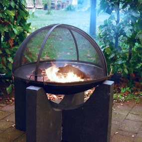 Fém tűzrakó tál, terrazzo gránit állványon, 60 cm átmérőjű