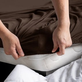 Sötétbarna gumis jersey lepedő 220x200 cm Amber – Restilo