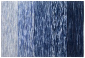 Kék gyapjúszőnyeg 140 x 200 cm KAPAKLI Beliani