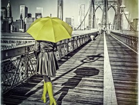Poszter 40x30cm Turista esernyővel a Brooklyn hídon sétálva, Ass