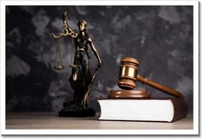 Poszterek keretben 60x40 Kalapács törvénykönyv