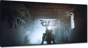 Képek 115x55 Egy motoros garázsában