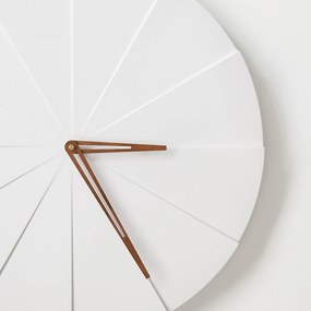 ODLITO Beton falióra Torta – fehér – 50 cm – barna mutatók