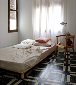 Borovi fenyő egyszemélyes ágy ágyráccsal 90x200 cm Senza – Karup Design