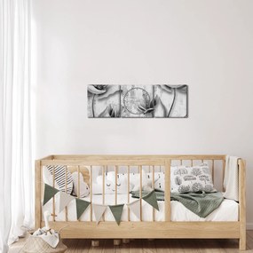 Kép - Fekete-fehér virágok a háttérben (órával) (90x30 cm)