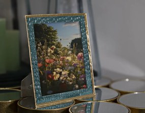 A keret mérete 25,3x2x30,3 (belső mérete 20x25) cm