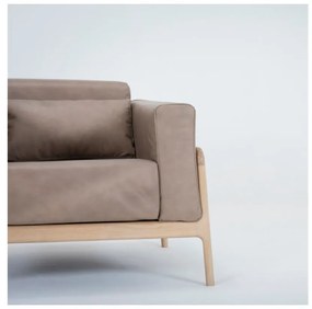 Fawn fotel tömör tölgyfa konstrukcióból világosbarna bivalybőr ülőpárnával - Gazzda