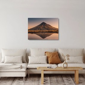 A Mount Taranaki visszaverődése, Új-Zéland (üvegen) (70x50 cm)