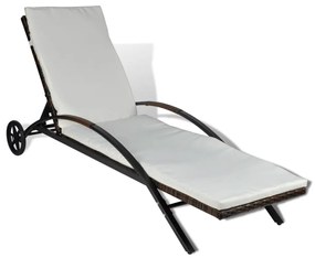 Barna polyrattan napozóágy párnával és kerekekkel