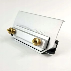 Széles vezetősín vésők és gyalukések élezéséhez