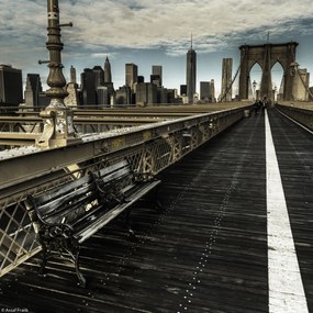 Poszter 20x20cm Üres pad a gyalogátkelőhelyen a Brooklyn hídon keresztül