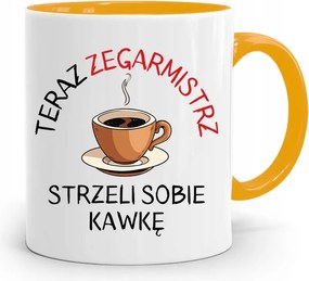 Sárga Bögre Az Óramesternek, Kávét Lő Magának, fényképes nyomattal