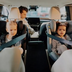 Lionelo - Forgatható BRAVE i-Size autósülés bázissal 40-150 cm fekete karbon