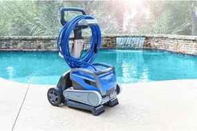 Medencetisztító robot, Dolphin M600 (2026), teljes medencetisztítás (padló, fal és vízvonal tisztítás), CleverClean és PowerStream navigáció, kábelcsavarodás-gátló, Wi-Fi és applikáció vezérlés, Caddy tartozékkal